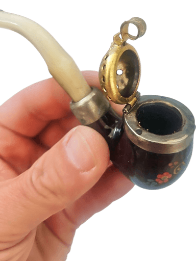 Vintage Decorative Wien Pipe with Floral Design and Gold Accents