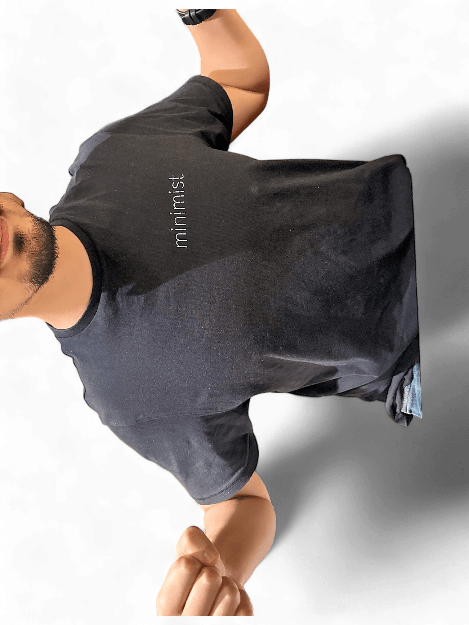 Minimalistisk svart bomulls-T-shirt med logotryck 1