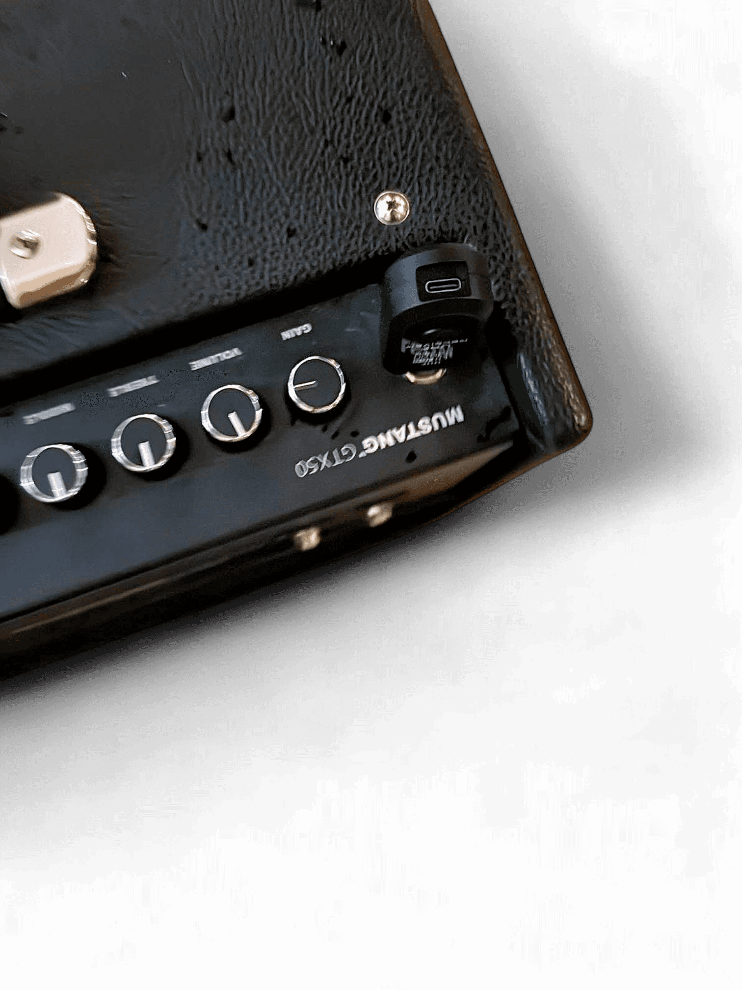 Fender Mustang GTX50 Digital Modeling Guitar Amplifier with Microphone 3