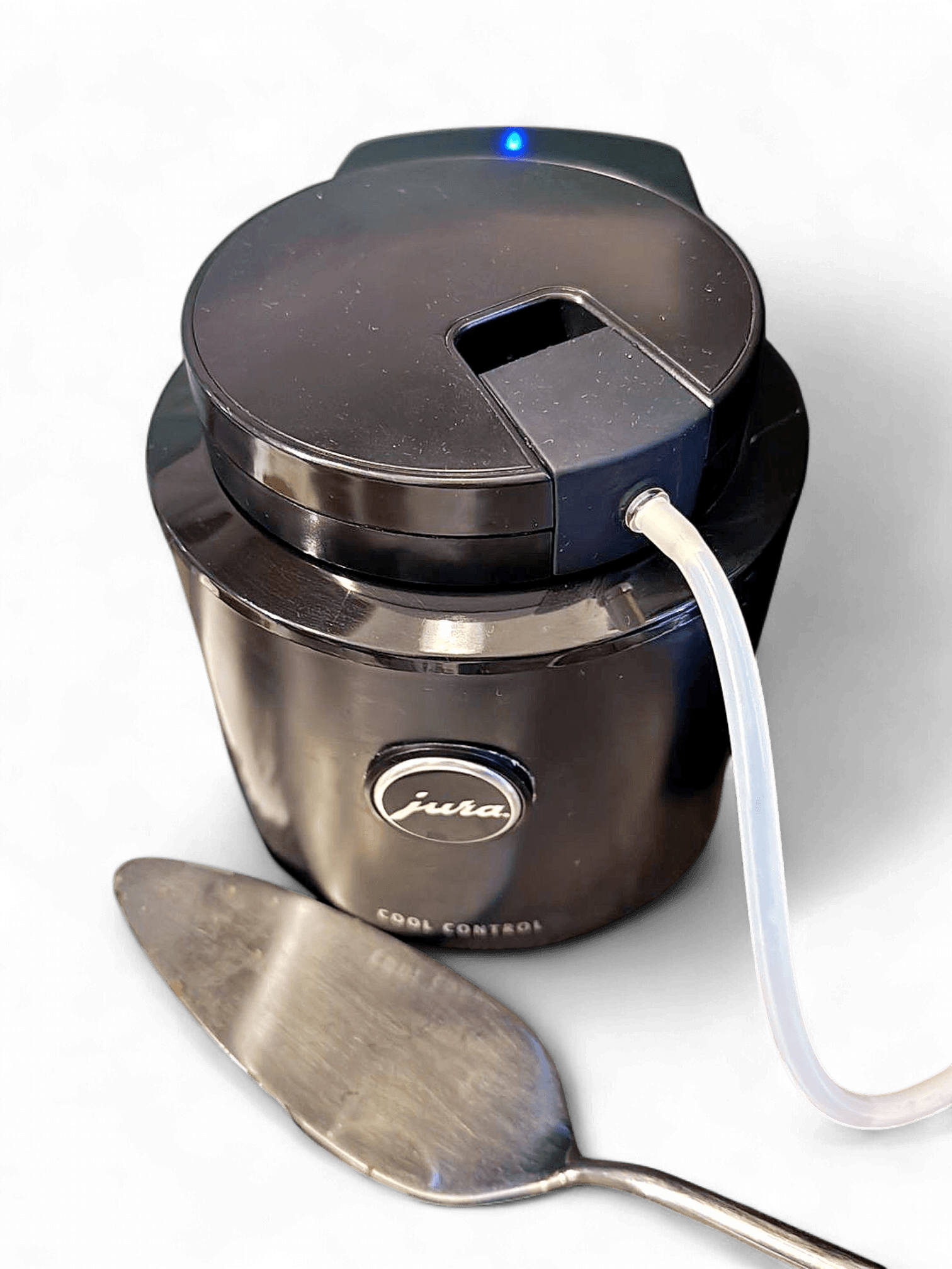 Jura F9 Kaffeevollautomat mit Cool Control Milchkühler 3