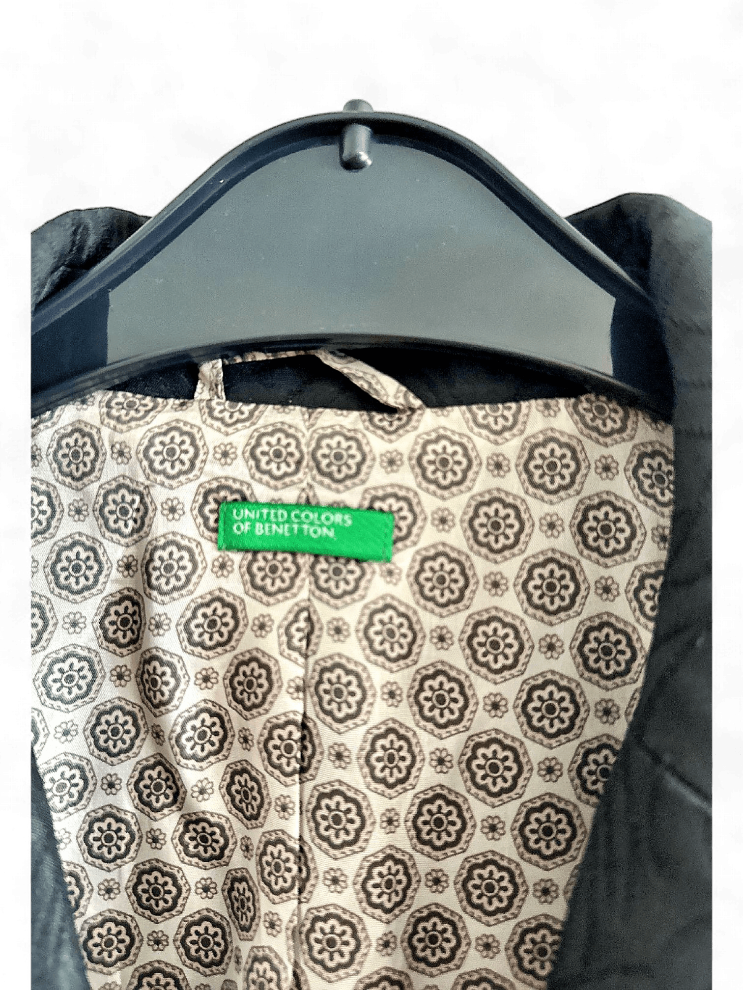 Modern Benetton Black Trench Coat with Floral Lining 2