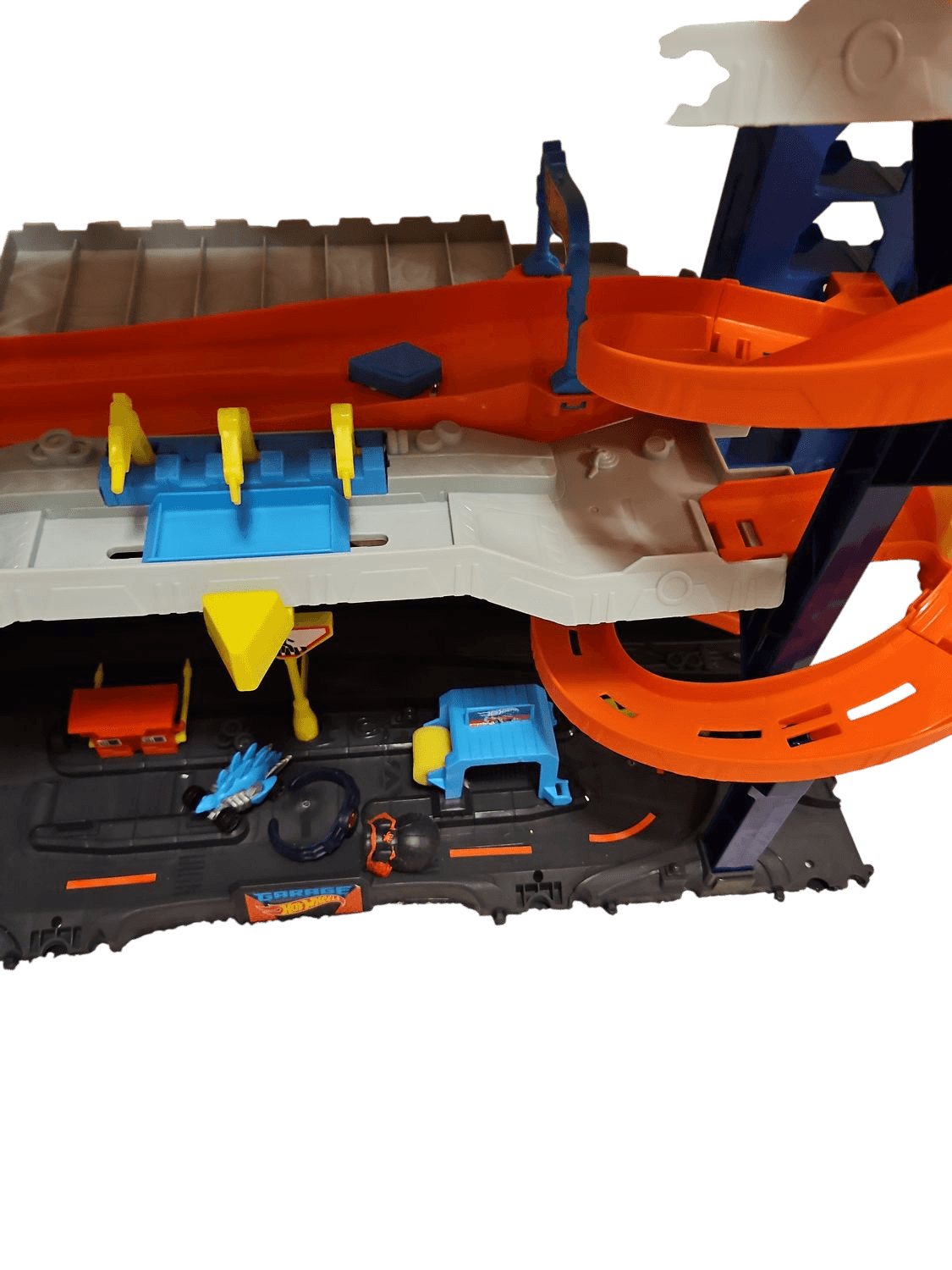 Hot Wheels Ultimate Garage Playset with Dragon and Track Loops 8