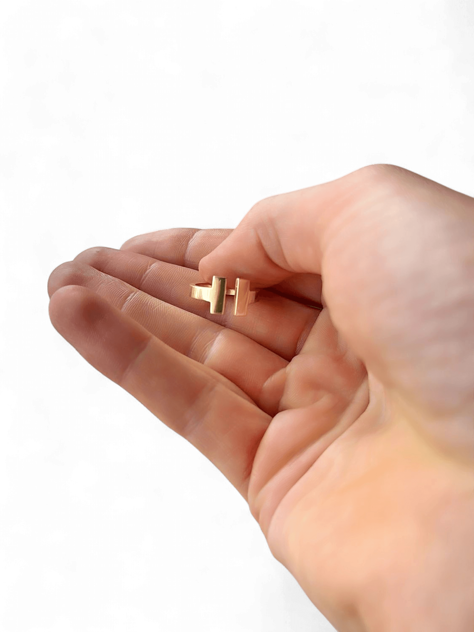 Minimalist Gold T-Bar Statement Ring - Modern Geometric Design 2