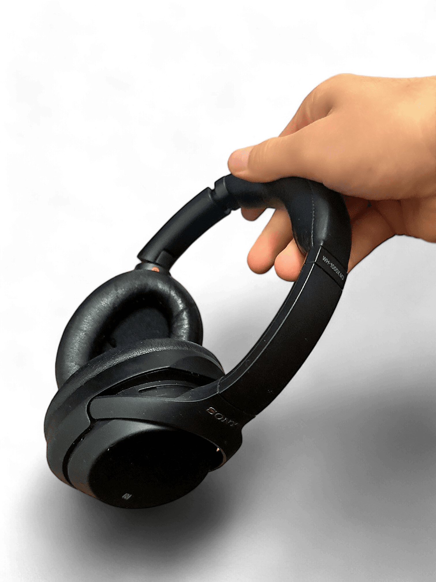 Sony WH-1000XM4 Wireless Noise-Cancelling Headphones 1