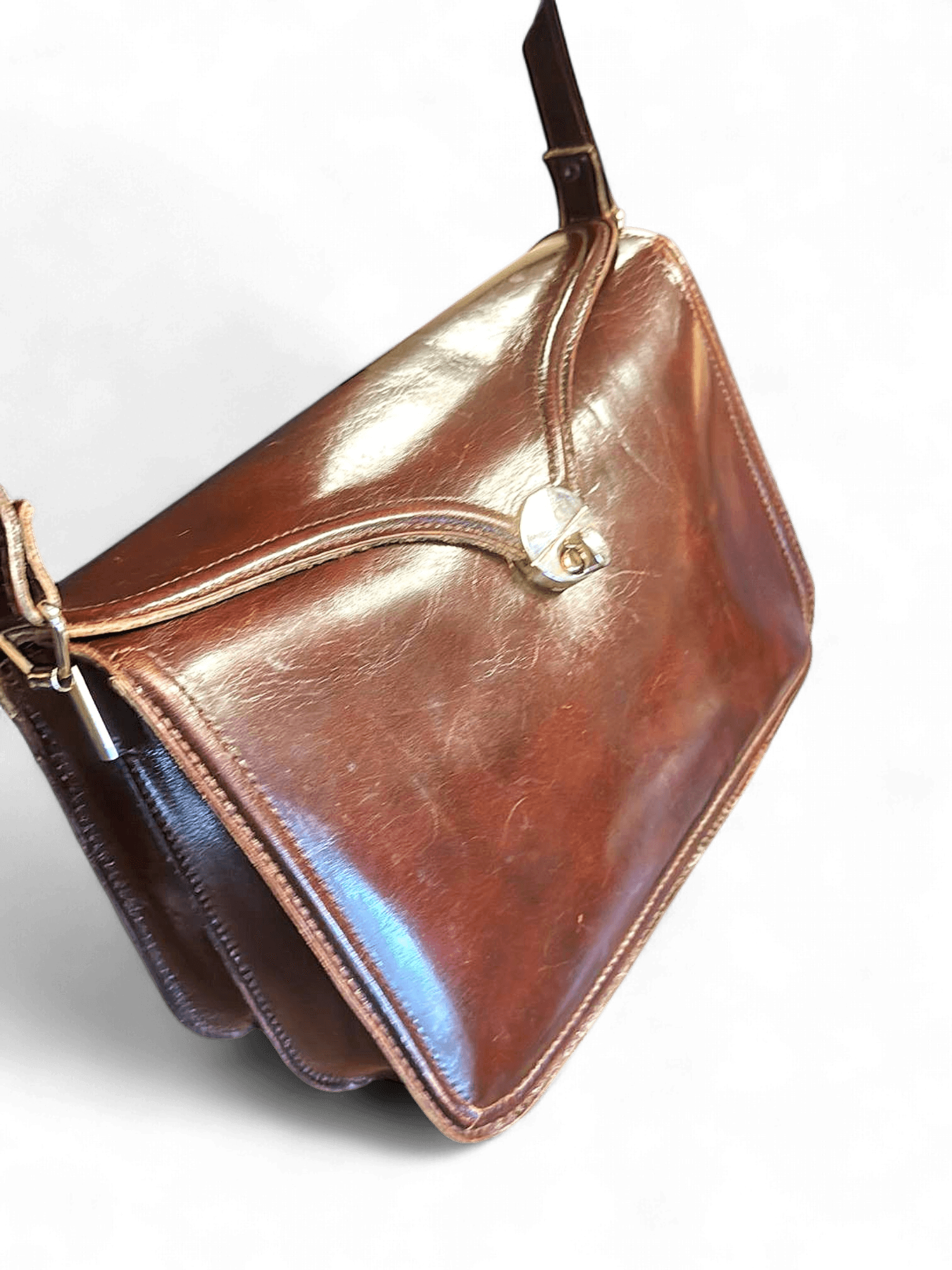 Vintage Brown Leather Crossbody Bag with Gold Clasp 1