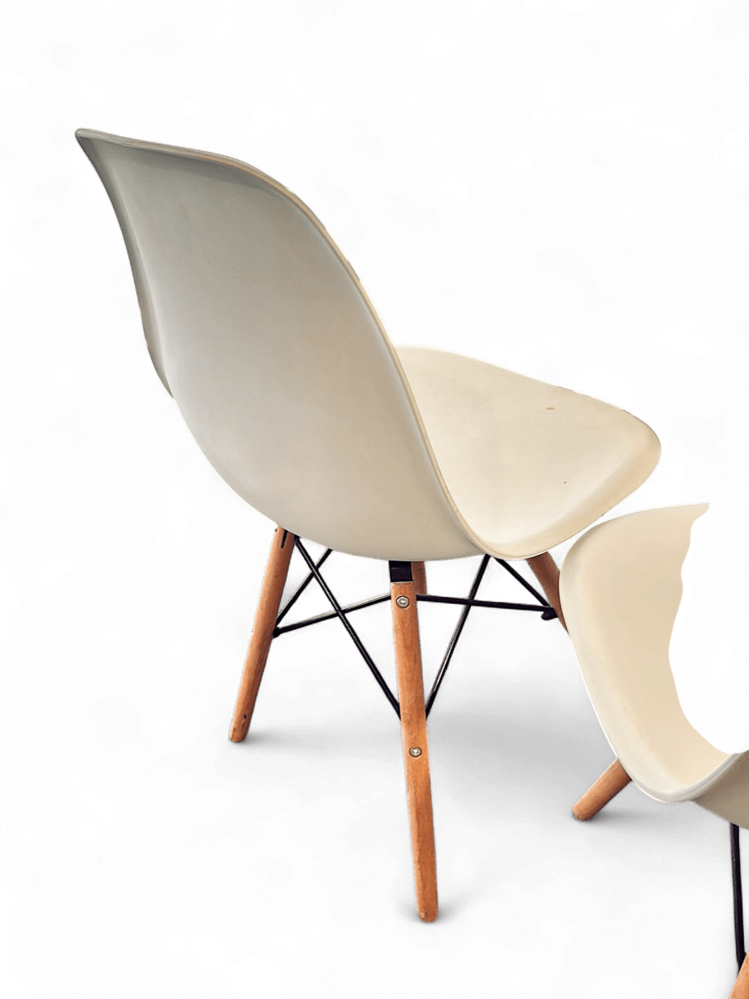 Modern Eames-style Dining Chairs with Wooden Legs 1