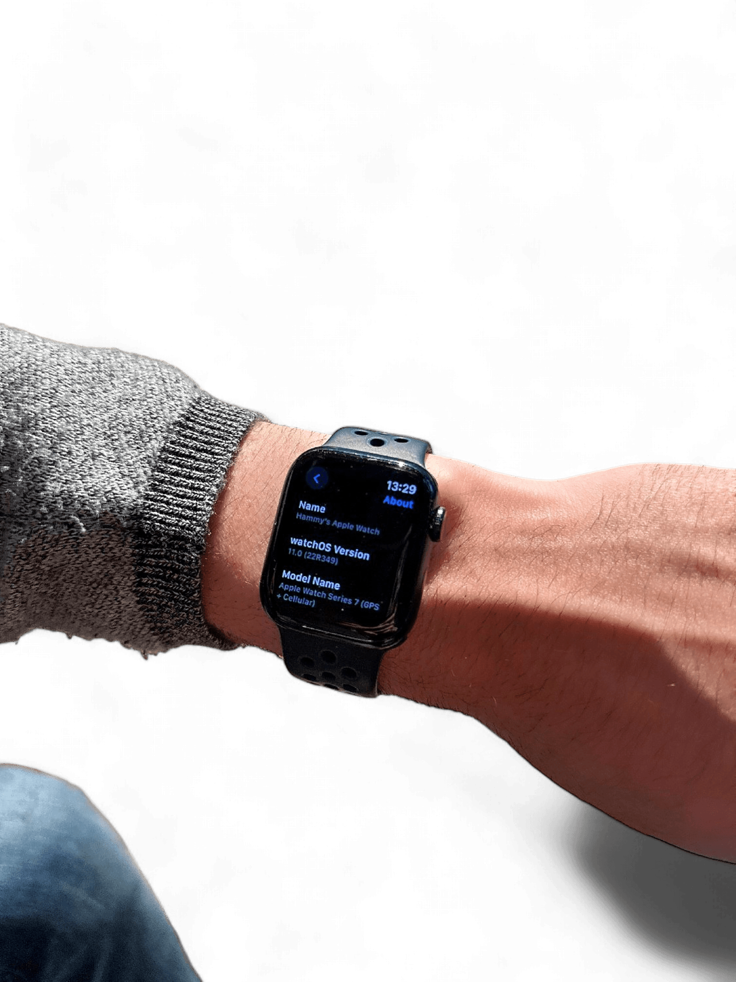 Apple Watch Series 7 GPS + Cellular - Sleek Black Smartwatch 1