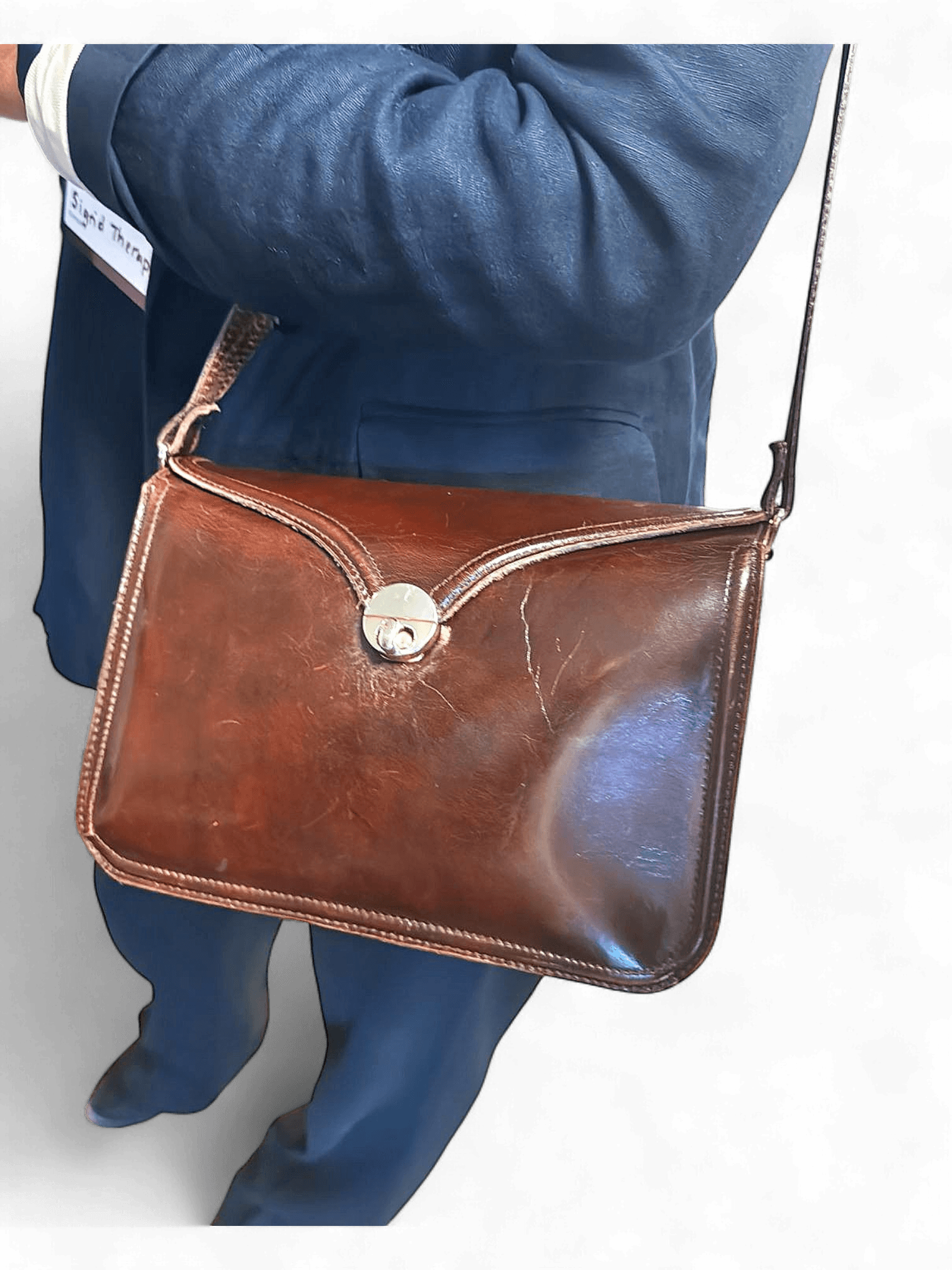 Vintage Brown Leather Crossbody Bag with Gold Clasp 2