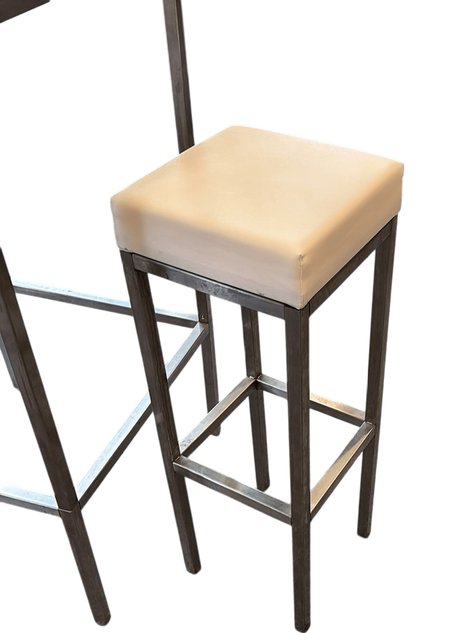 Moderner Barhocker mit Metallgestell und beigem Polstersitz 2