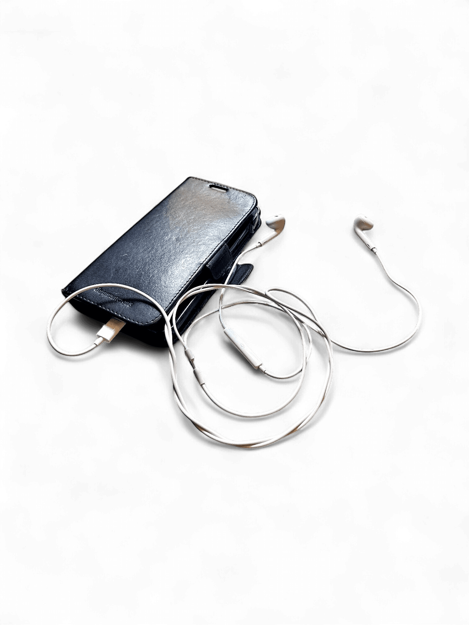 Black Phone Wallet Case with Apple EarPods 1