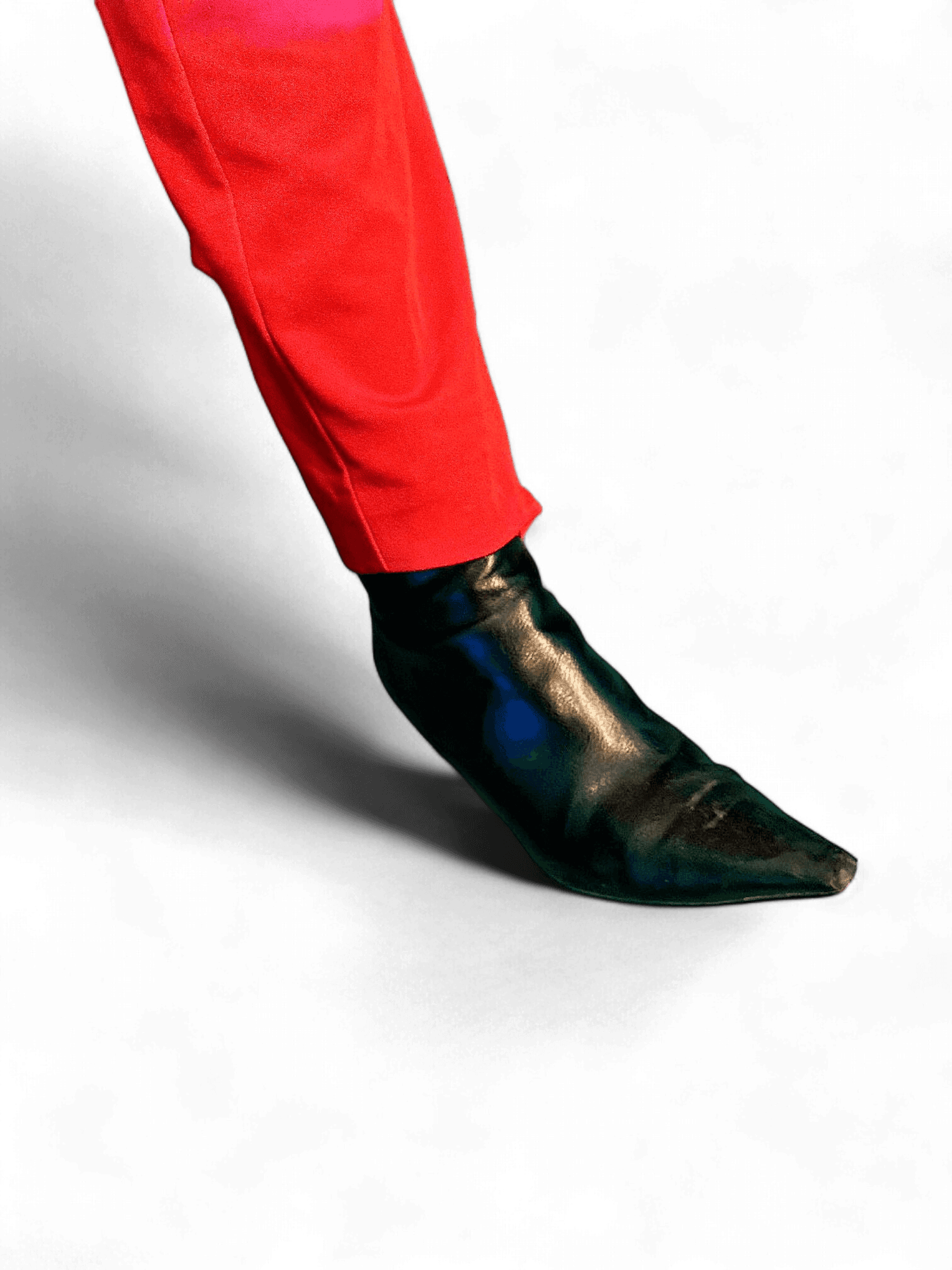 Sleek Black Leather Pointed-Toe Boots 1