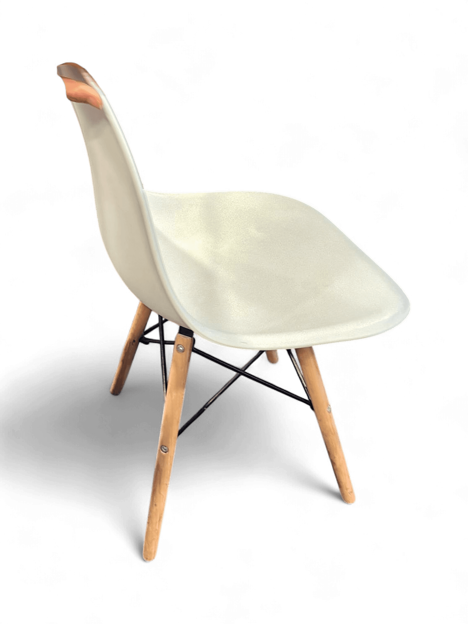 Modern White Eames Style DSW Chair with Wooden Legs 3