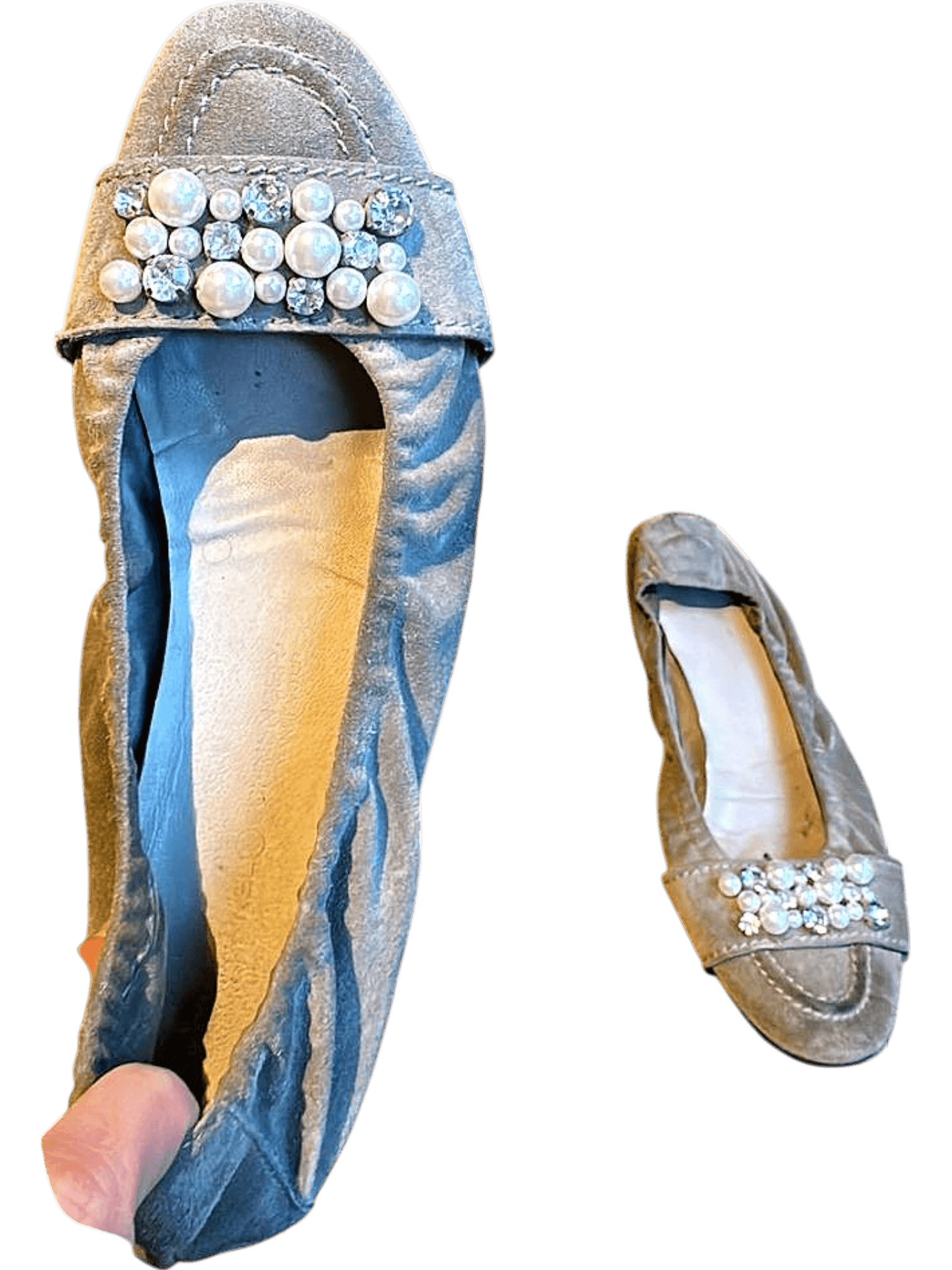 Elegante graue Wildleder-Ballerinas mit Perlen- und Kristallverzierung 2