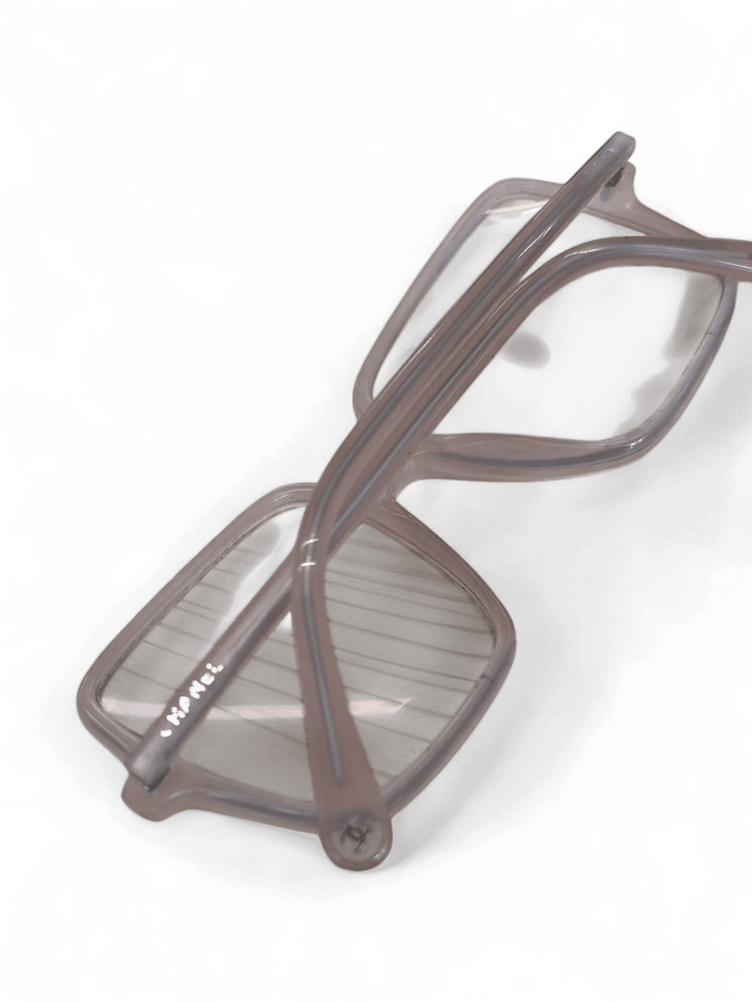 Insulated Green Water Bottle with Blue AirPods Case and Pink Glasses 6