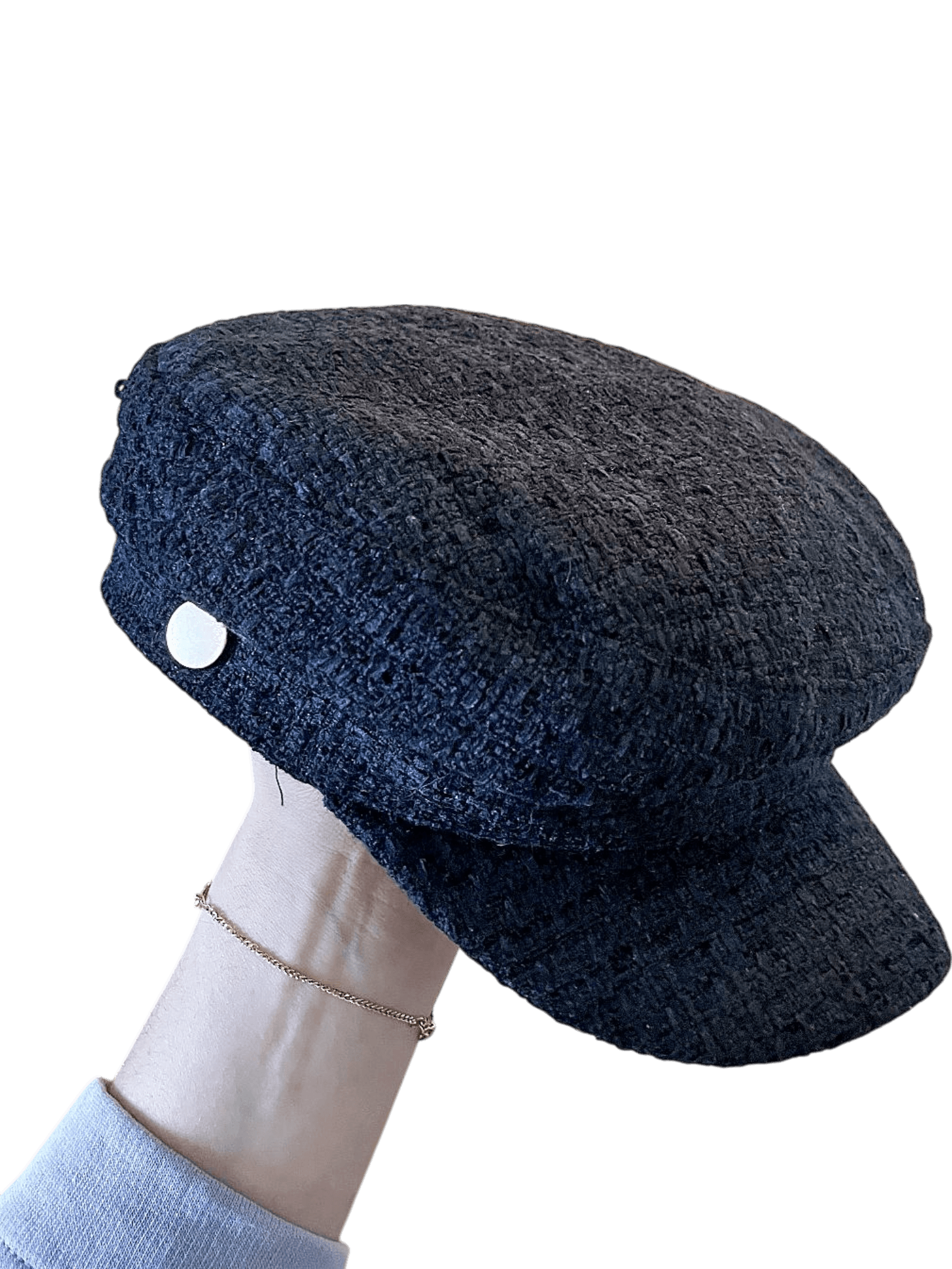 Schwarze MNG Kappe mit goldenen Details 4