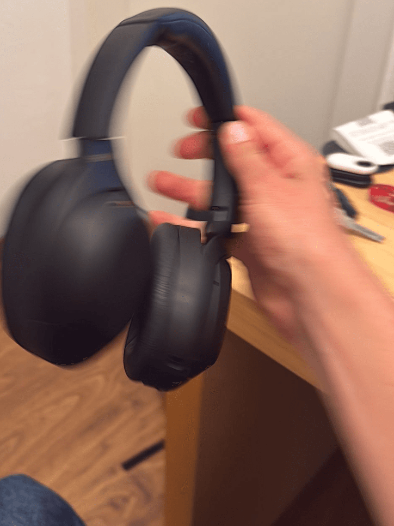 Sony WH-1000XM4 Wireless Noise-Canceling Headphones 1