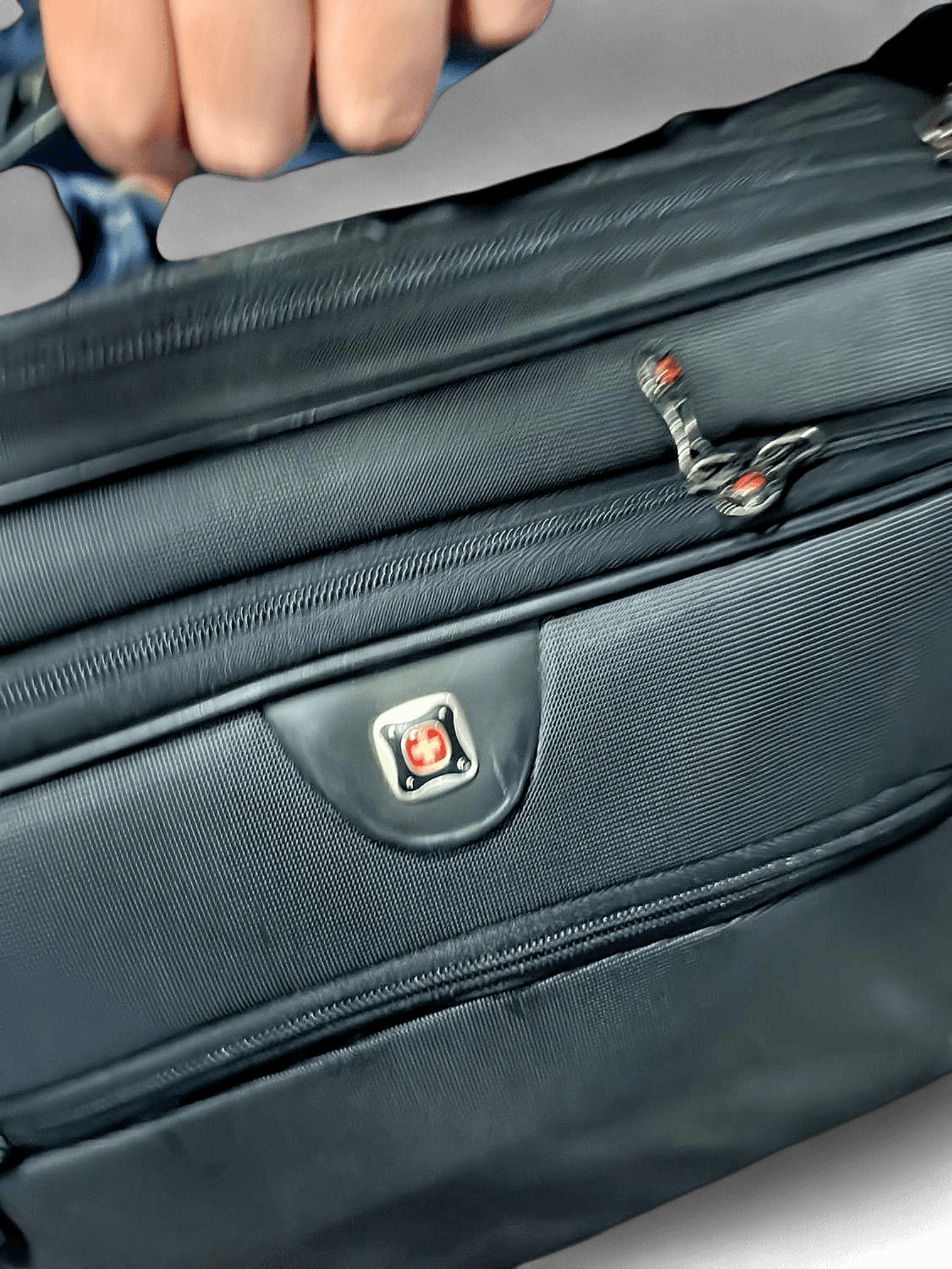 Swiss Gear Black Laptop Messenger Bag - Multiple Compartments 2