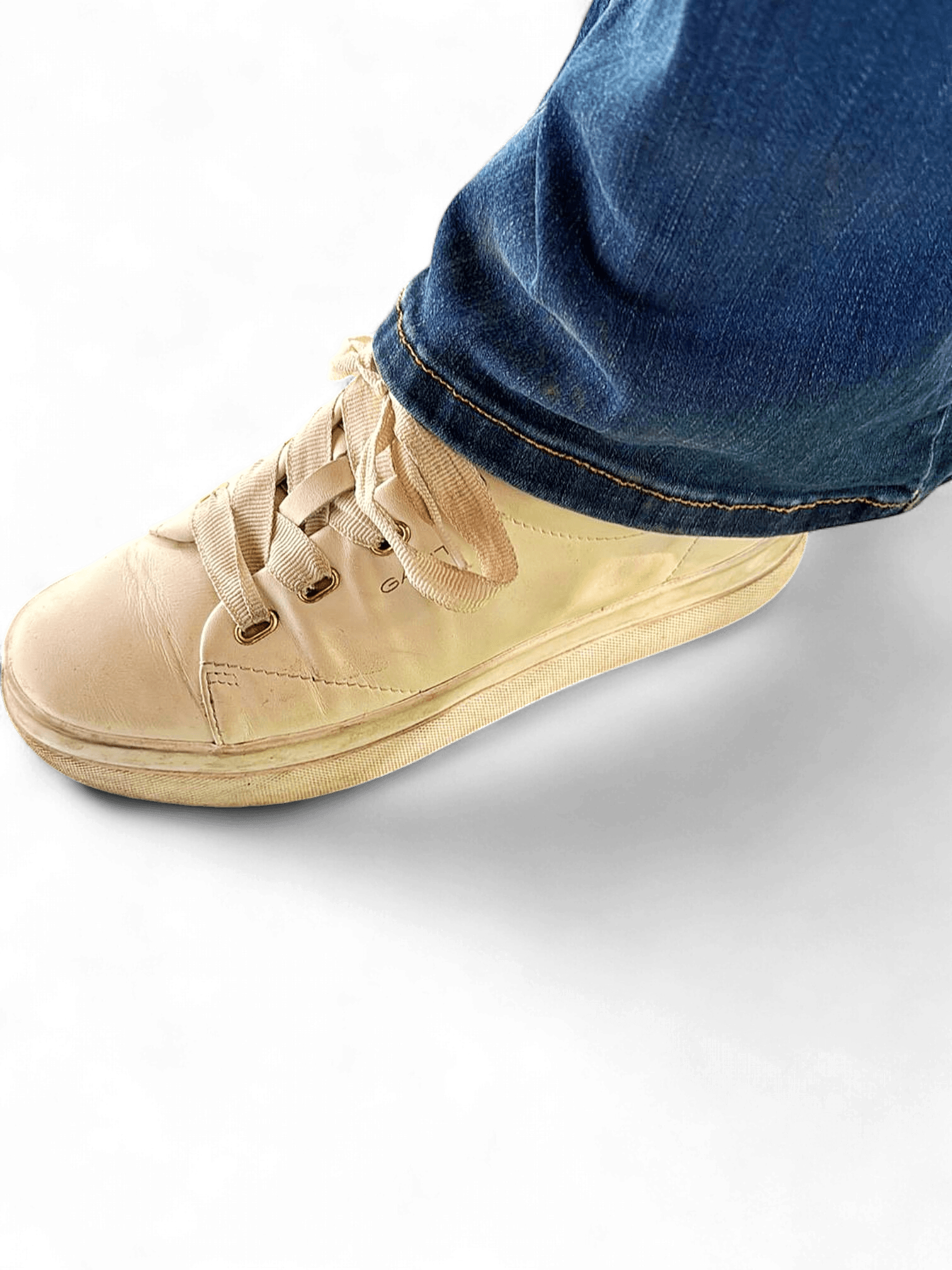 GANT White Leather Sneakers - Casual Low-Top Shoes 1