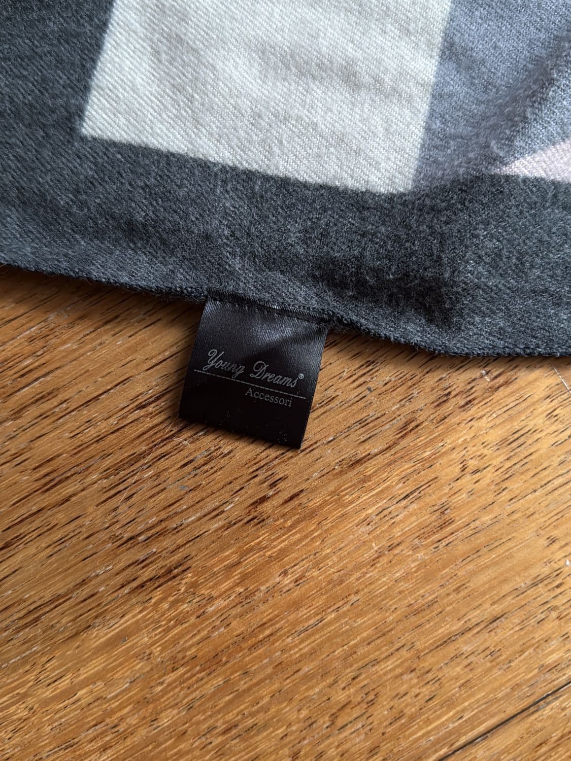 Geometric Pattern Tote Bag with Grey and Pink Triangle Design 2