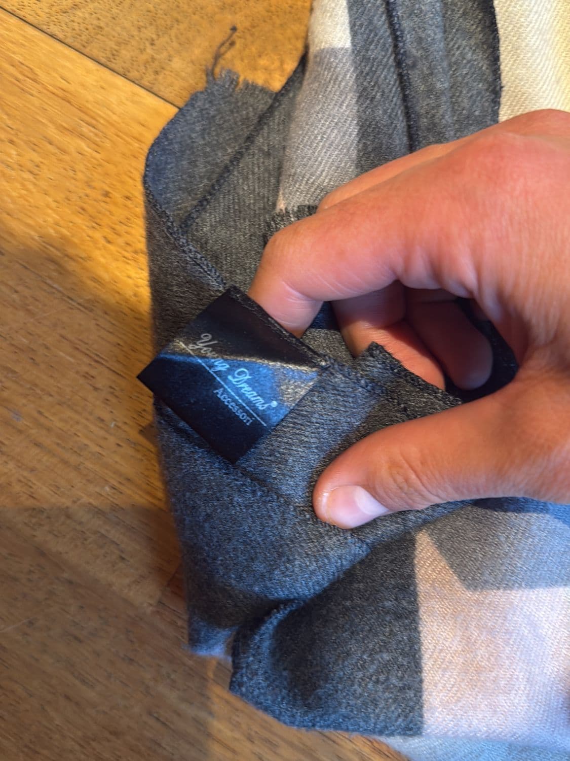 Vera Newman Accessories Argyle Pattern Scarf 2