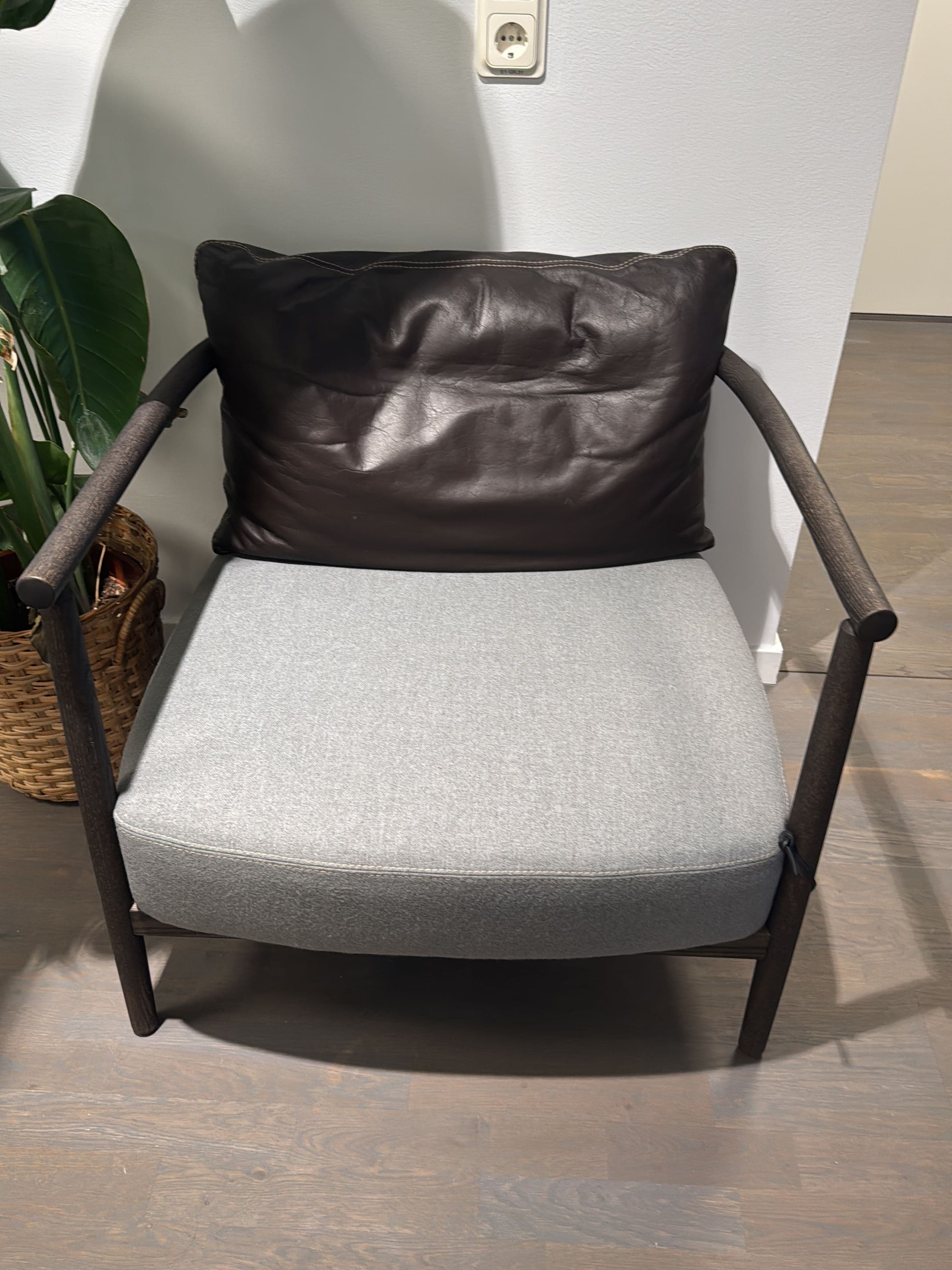 Modern Armchair with Grey Seat and Black Leather Backrest 1