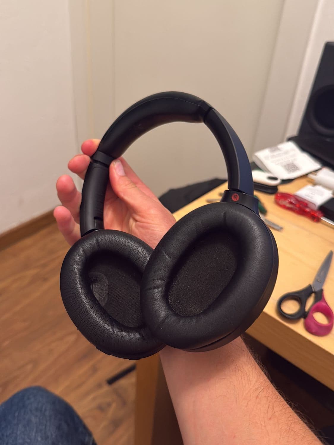 Sony WH-1000XM4 Wireless Noise-Canceling Headphones 2