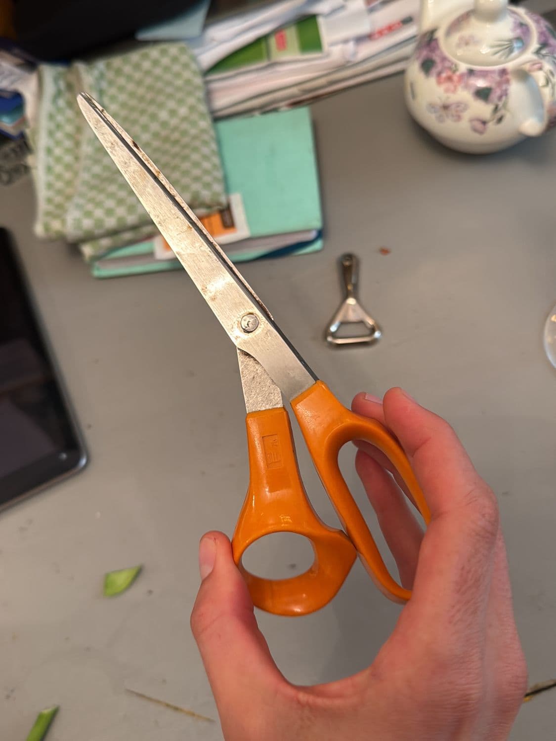 Orangefarbene Basteln Schere mit Metallklingen 2