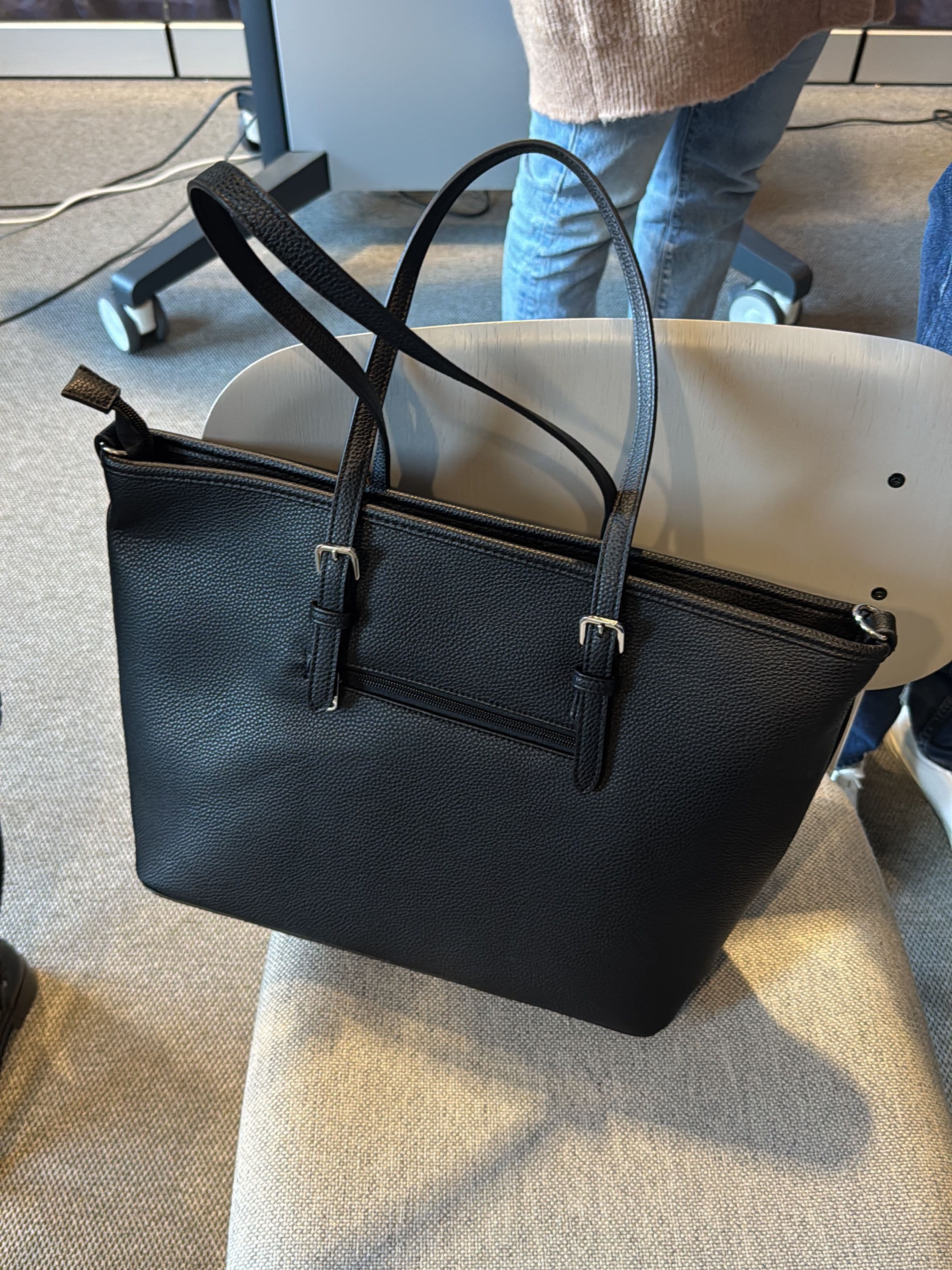 Elegant svart läderväska med dubbla handtag 1