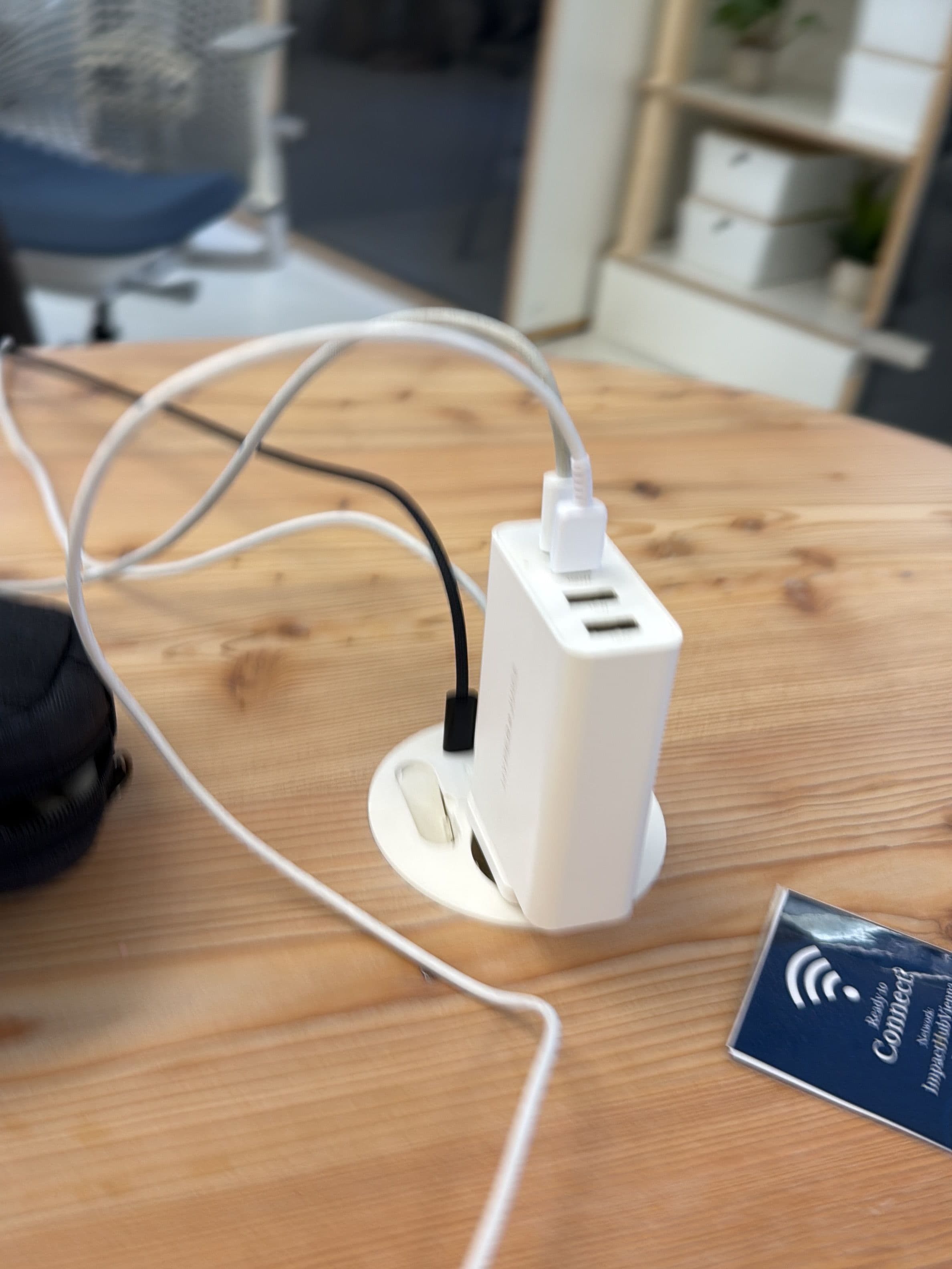 White USB Desk Charging Hub with Multiple Ports 1