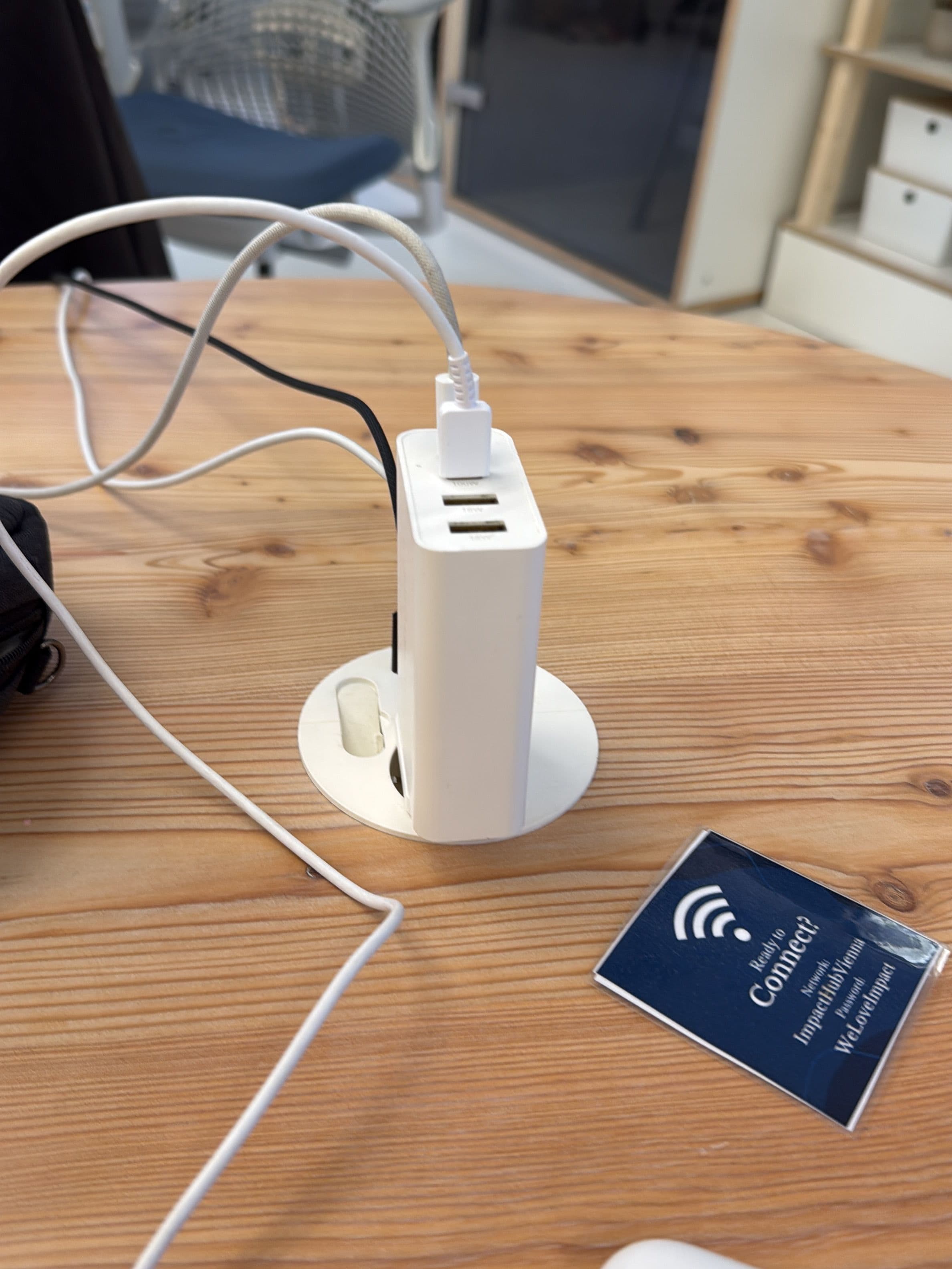 White USB Desk Charging Hub with Multiple Ports 2
