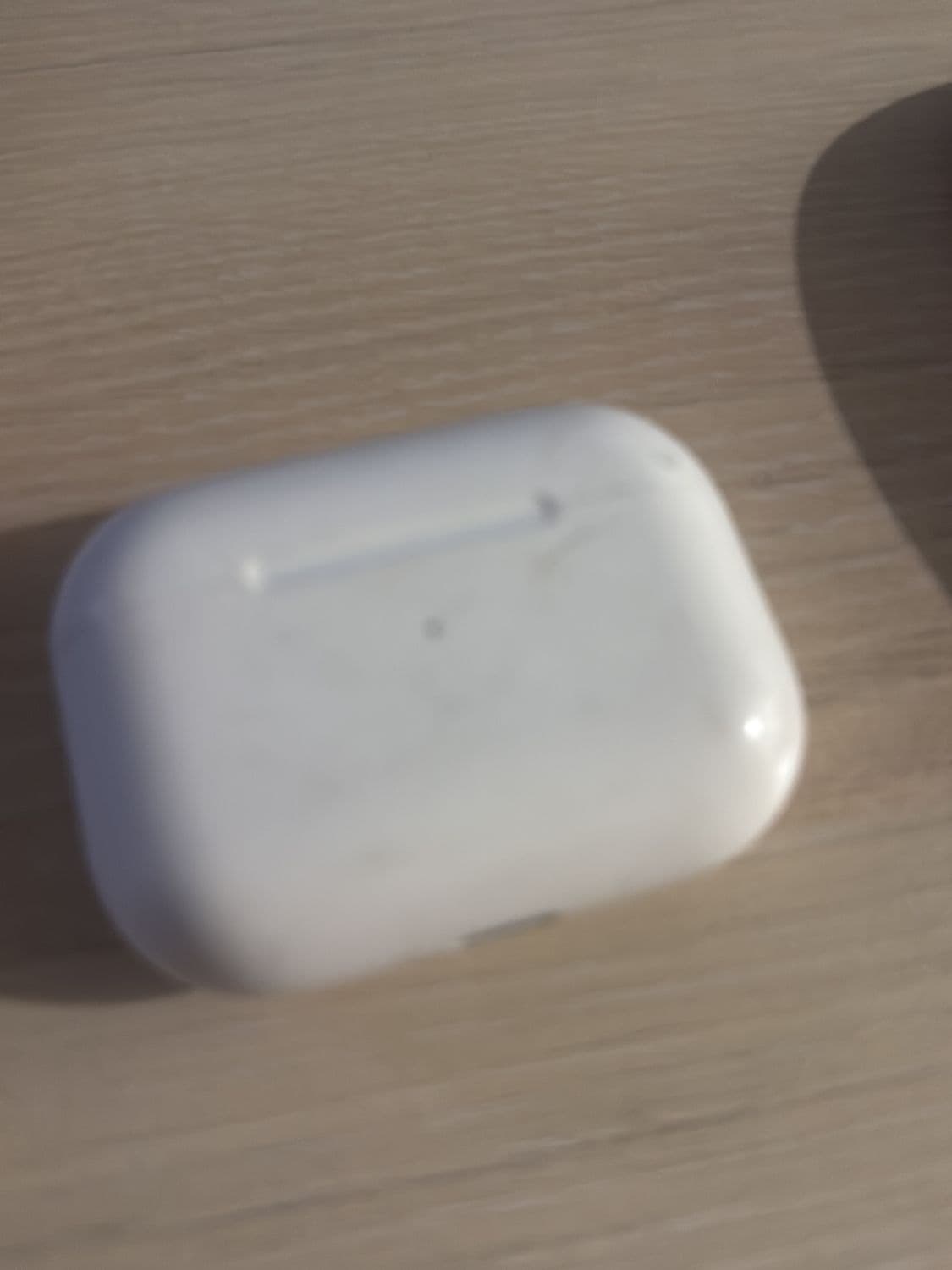 Apple AirPods Charging Case - White 1