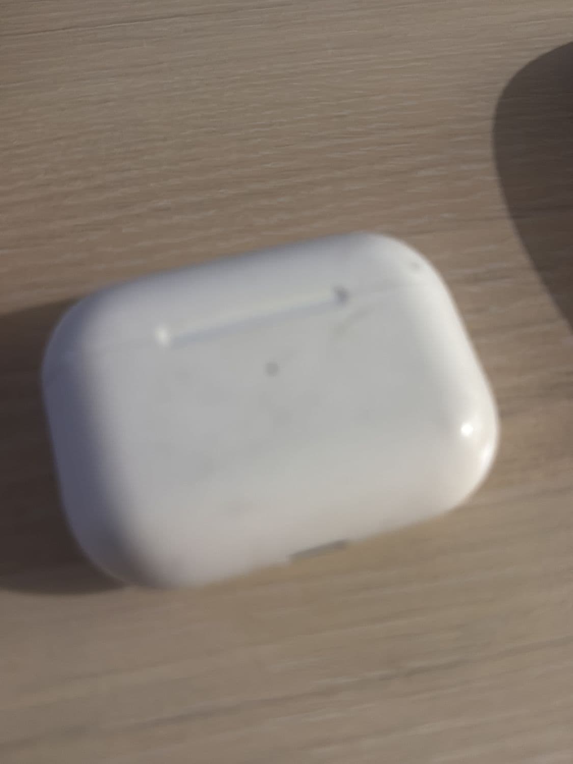 Apple AirPods Charging Case - White 2
