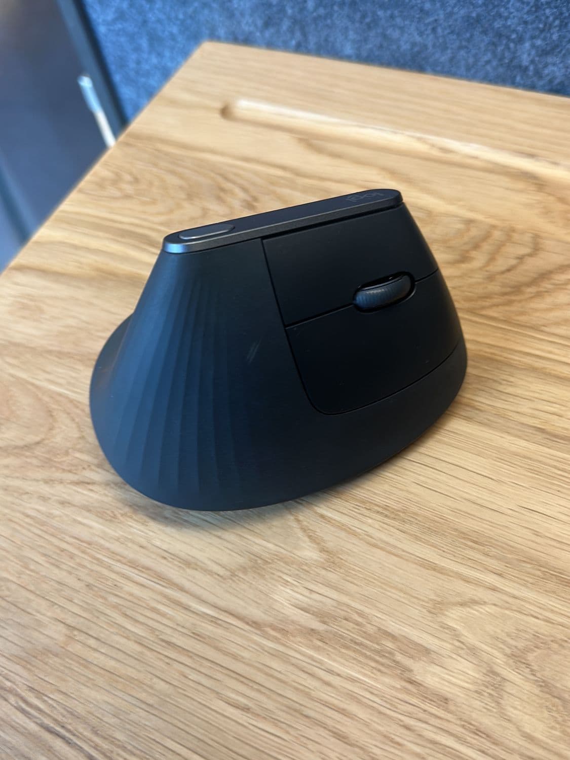 Logitech MX Vertical Ergonomic Wireless Mouse - Black