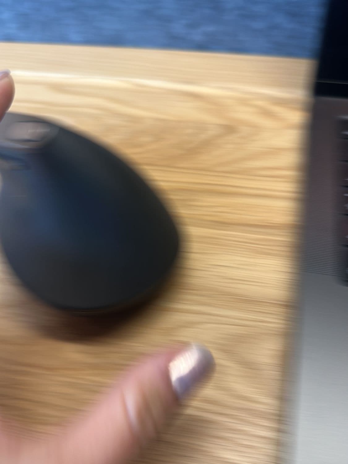 Logitech MX Vertical Ergonomic Wireless Mouse - Black 2