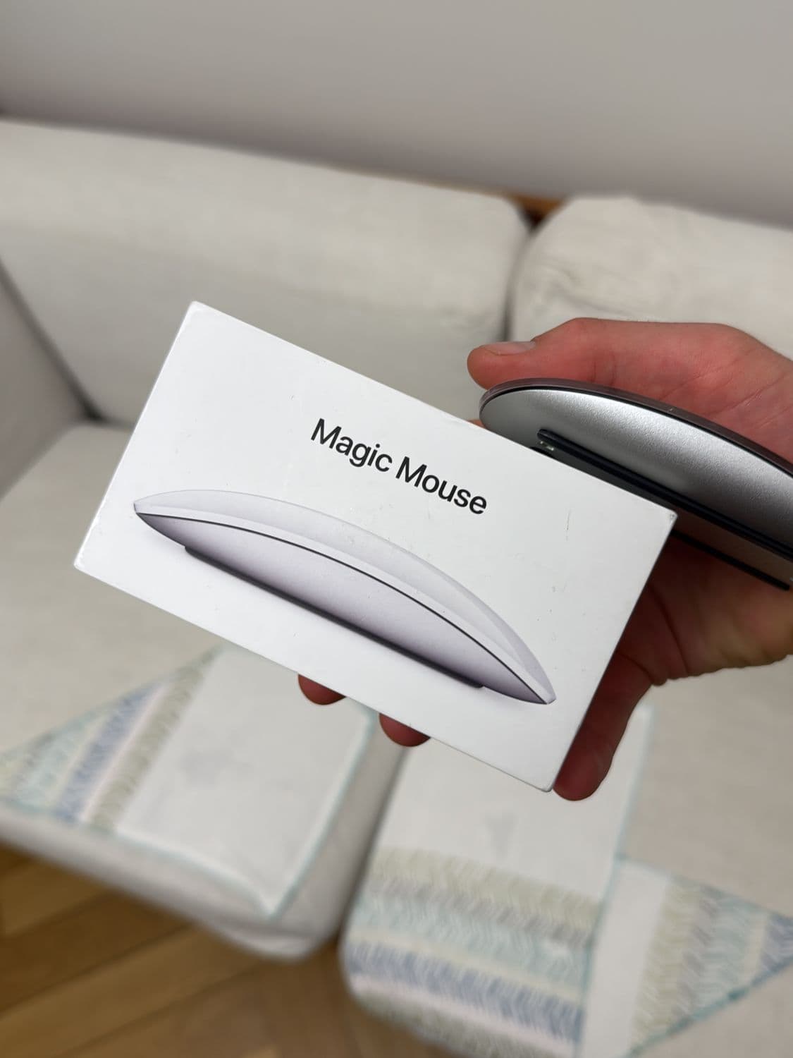 Apple Magic Mouse - Silver/White with Original Box 2