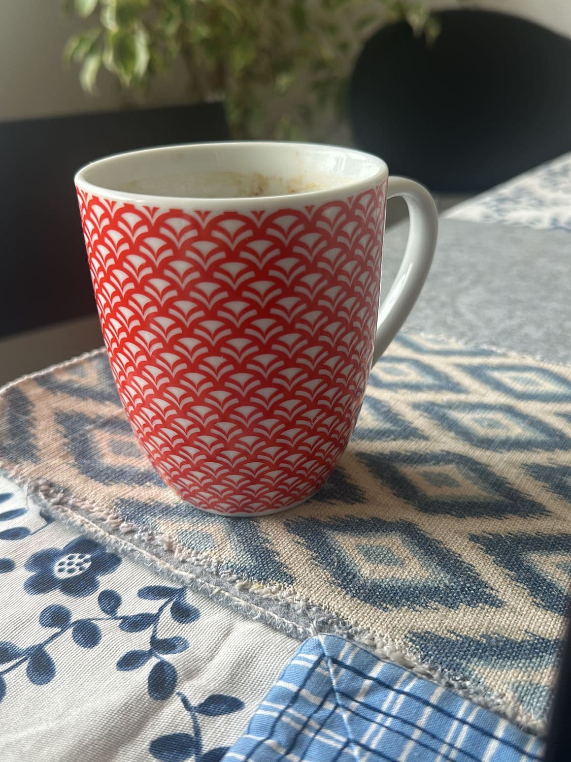Red & White Geometric Wave Pattern Ceramic Mug 2