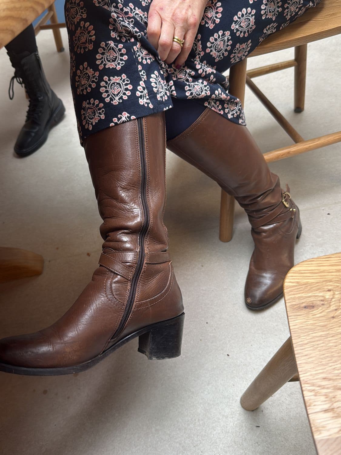 Pavers Brown Leather Knee High Boots - Size 6 - very high boots much leathery super wow def recommend