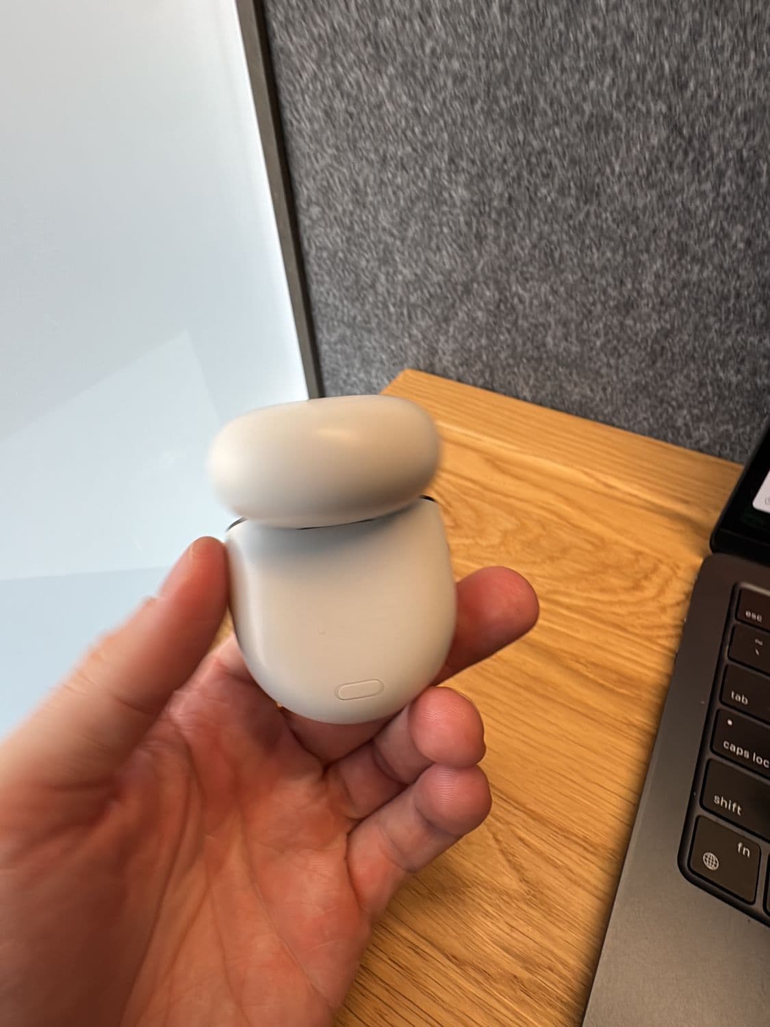 White Wireless Earbuds Charging Case 3