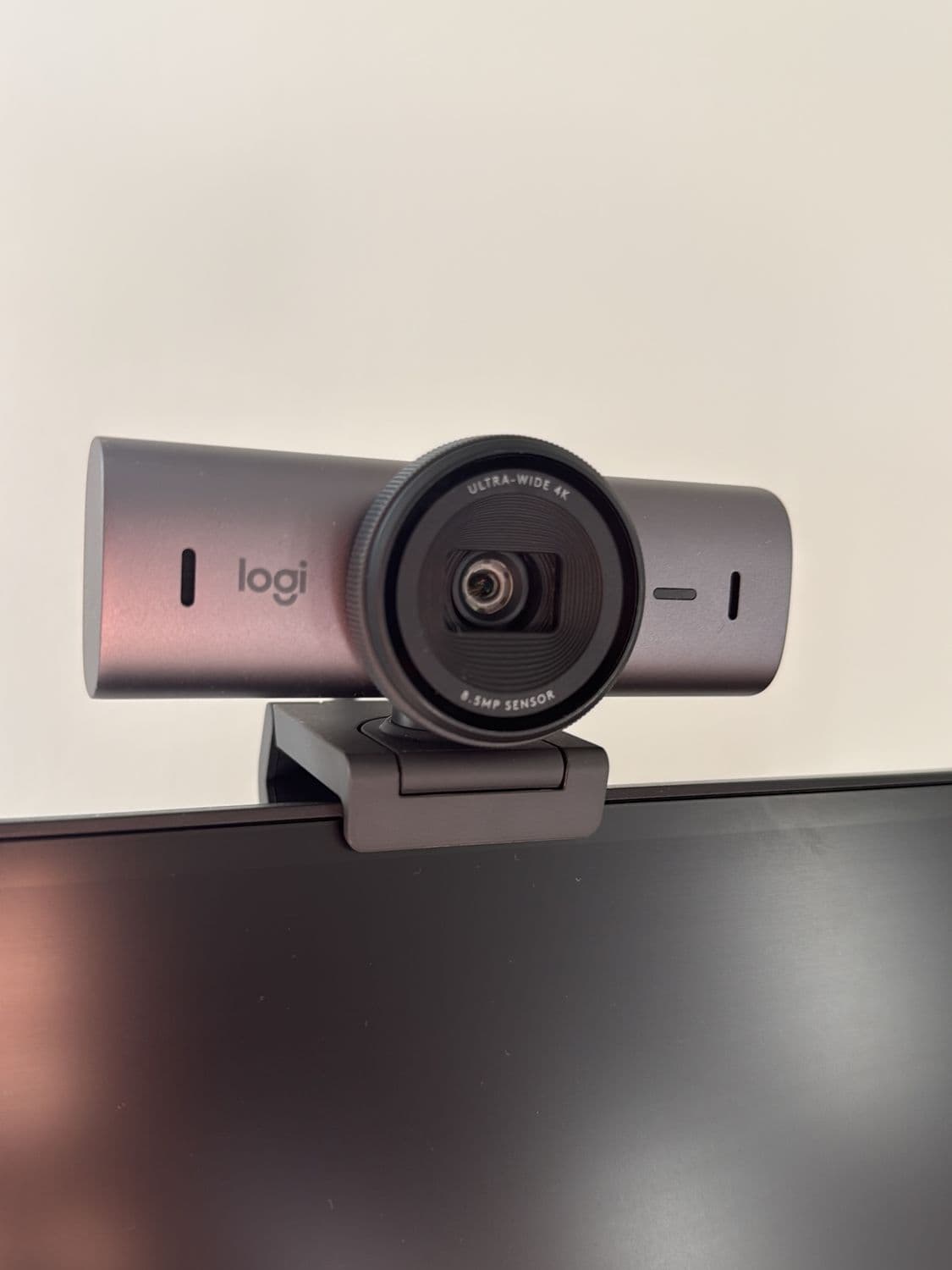 Logitech Ultra-Wide 4K Webcam with 8.5MP Sensor 2