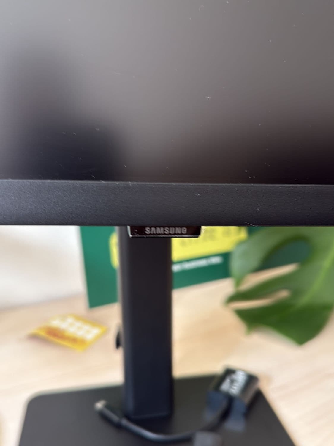 Samsung Computer Monitor with Adjustable Stand and Cables 2
