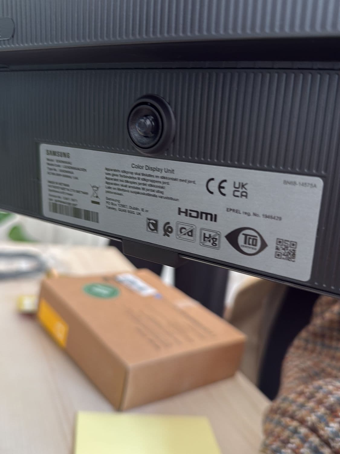 Samsung Computer Monitor with Adjustable Stand and Cables 3