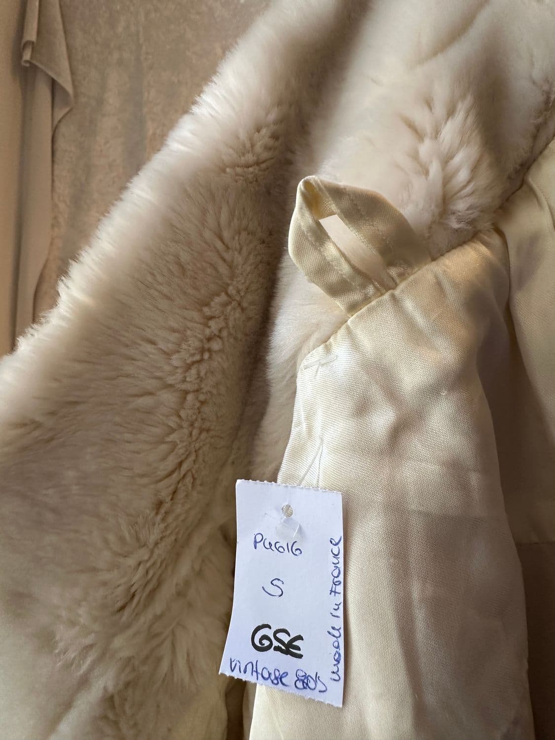 Vintage Elegance Paris Cream Faux Fur Coat - Size S 4